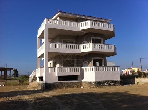 Apartment house in Evija