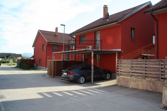 Detached house in Brezovica
