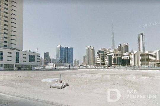 Land in Dubai