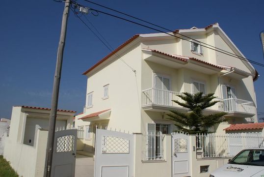 Townhouse in Sesimbra