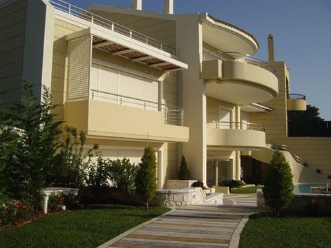 Detached house in Vouliagmeni