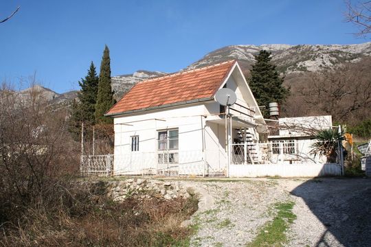 Detached house in Misici
