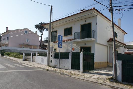 Townhouse in Sesimbra