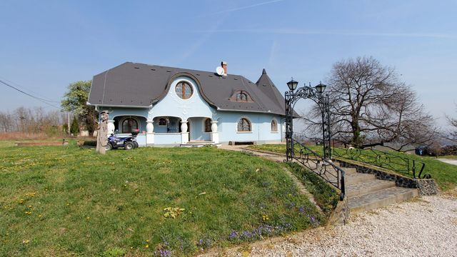 Villa in Sarmellek