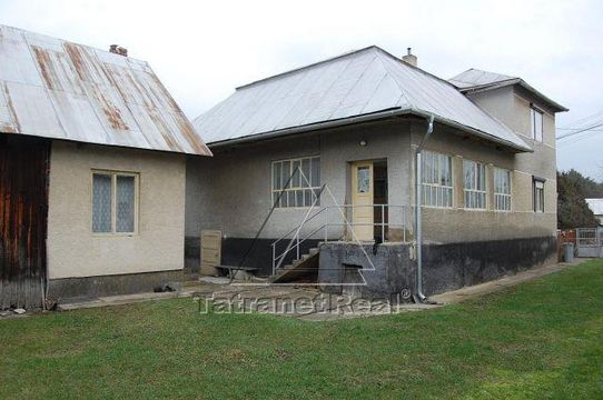 Detached house in Snina