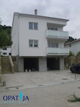 Detached house in Rab