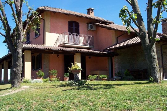 Villa in Asti