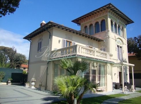 Villa in Marina di Pietrasanta