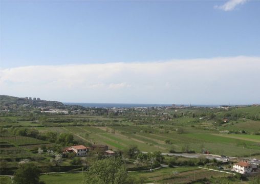 Land in Koper