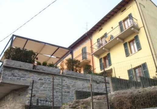 Detached house in Cernobbio