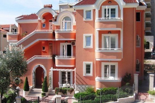 Hotel in Petrovac