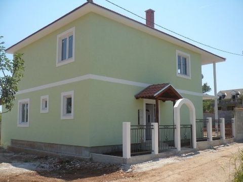 Detached house in Mrkovi